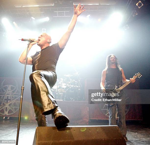 Disturbed Signer 1,533 Draiman Stock Photos, High-Res Pictures, and Images - Getty Images