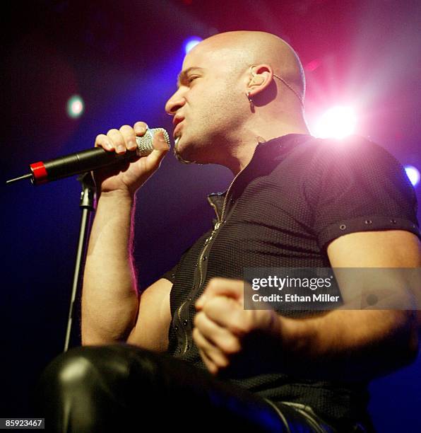 Disturbed Signer 1,611 Draiman Stock Photos, High-Res Pictures, and Images - Getty Images