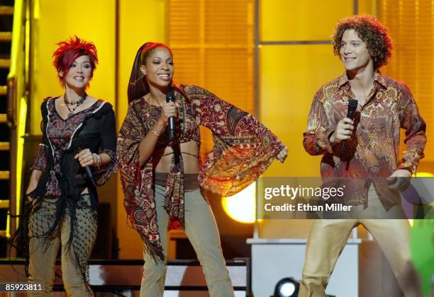 Nikki McKibbin, Tamyra Gray and Justin Guarini perform during the "American Idol in Vegas" concert at the MGM Grand Garden Arena September 18, 2002...