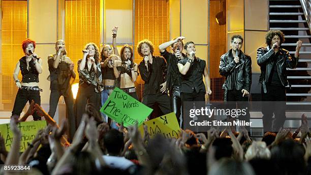 "American Idol" finalists Nikki McKibbin, Tamyra Gray, Kelly Clarkson, Christina Christian, Ryan Starr, Justin Guarini, Jim Verraros, RJ Helton, AJ...