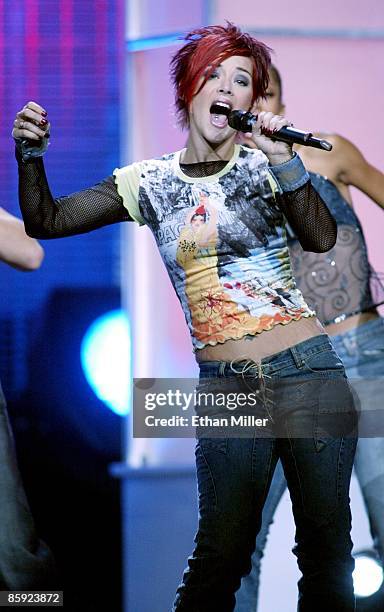 Nikki McKibbin performs during the "American Idol in Vegas" concert at the MGM Grand Garden Arena September 18, 2002 in Las Vegas, Nevada.