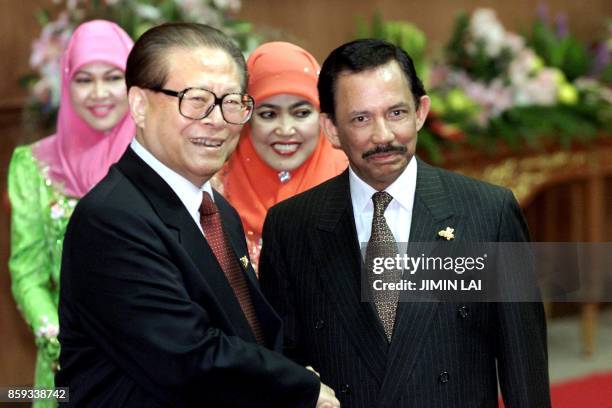The Sutlan of Brunei Hassanal Bolkiah greets Chinese President Jiang Zemin ahead of the gala dinner for the Asia-Pacific Economic Cooperation world...