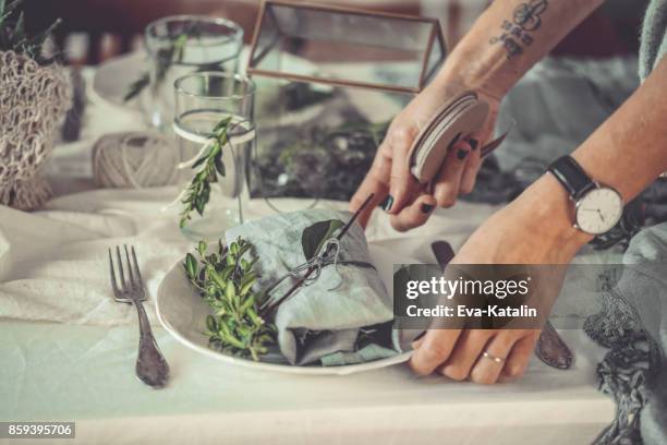 de instelling van de tabel - table setting stockfoto's en -beelden