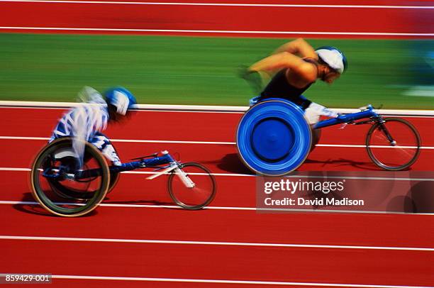 paraplegic athletes in action (blurred motion) - sportler mit behinderung stock-fotos und bilder