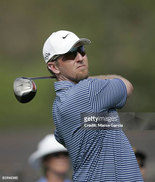 David Duval drives on the 13th tee during the third round of the PGA TOUR's Sony Open, January 14, 2006 at the Waialae Country Club in Honolulu,...