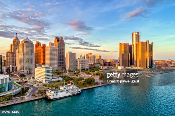 detroit luchtfoto panorama - michigan stockfoto's en -beelden