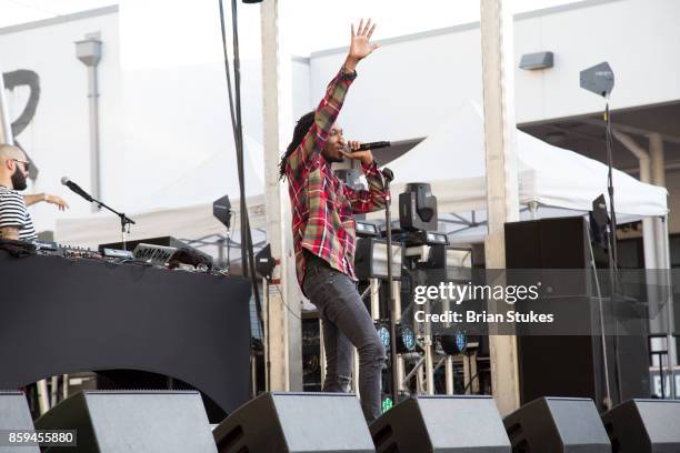 Saba (Rapper) Photos and Premium High Res Pictures - Getty Images