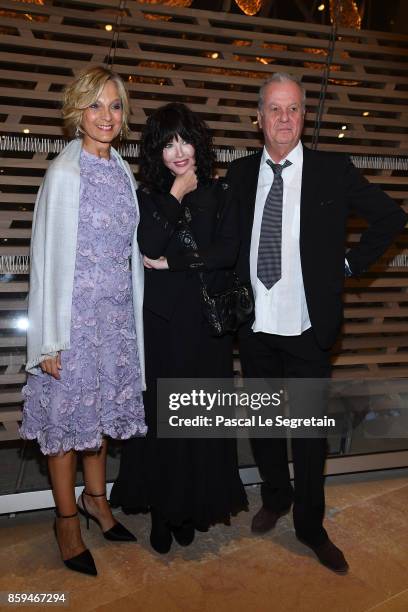 Hlne Mercier-Arnault, Isabelle Adjani and Jacques Grange attend "Etre Moderne : Le MoMA A Paris" Exhibition at Fondation Louis Vuitton on October 9,...