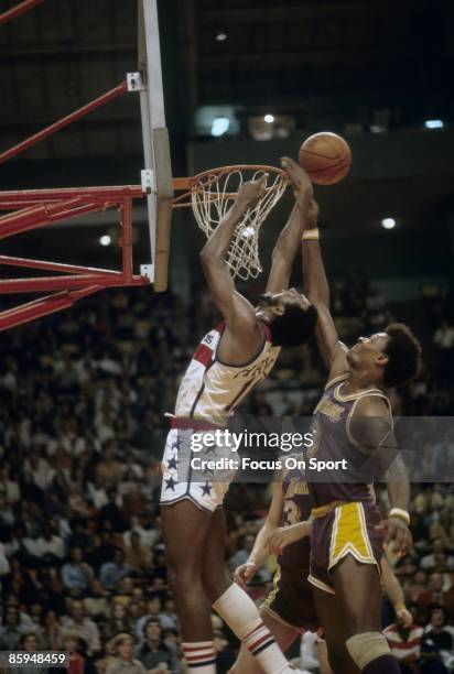 S: Elvin Hayes of the Washington Bullets shoot over Elmore Smith of the Los Angeles Lakers during a mid circa 1970 NBA basketball game at the Capital...