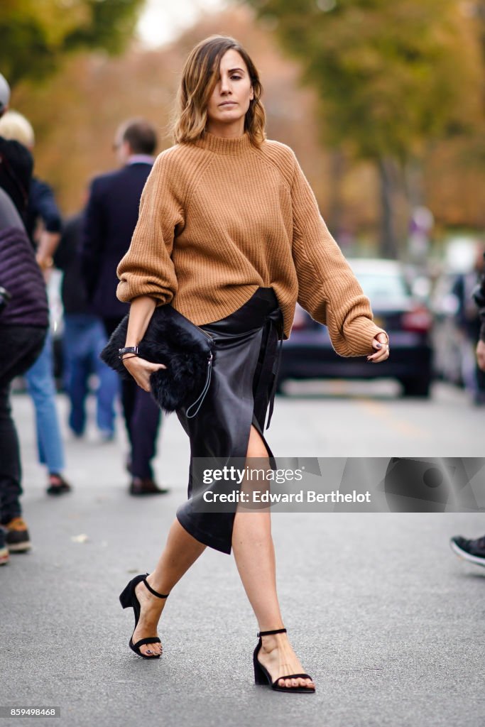 Street Style : Paris Fashion Week Womenswear Spring/Summer 2018 : Day Two