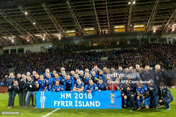 Iceland's players and coaching staff celebrate after the FIFA World Cup 2018 qualification football match between Iceland and Kosovo in Reykjavik,...