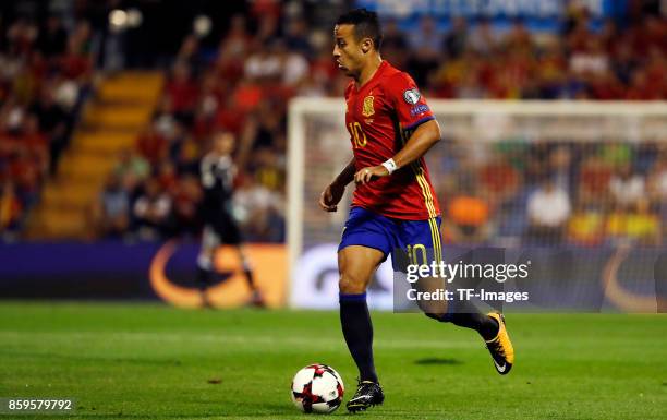 Thiago Alcntara of Spain controls the ball during the FIFA 2018 World Cup Qualifier between Spain and Albania at Rico Perez Stadium on October 6,...