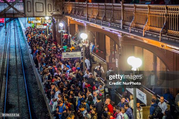 Intense movement of passengers at Estação da Luz in São Paulo on the night of this Monday, 9 October 2017. Estação da Luz is part of the postcard of...