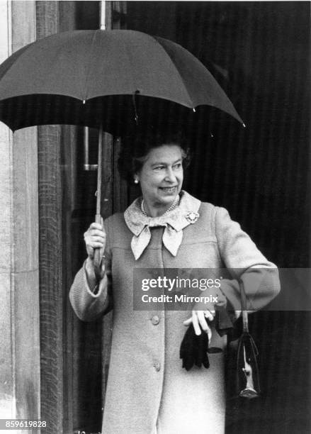 Queen Elizabeth II visits Prince Charles and Princess Diana at St. Mary's Hospital in London, after Diana has given birth to her first son Prince...