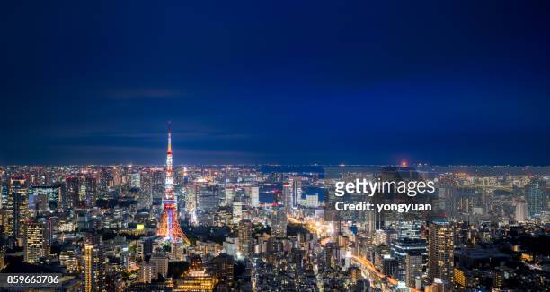 panorama of tokyo skyline at night - prefeitura de tóquio imagens e fotografias de stock