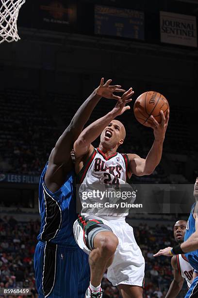 Richard Jefferson of the Milwaukee Bucks shoots a layup against Adonal Foyle of the Orlando Magic on April 13, 2009 at the Bradley Center in...