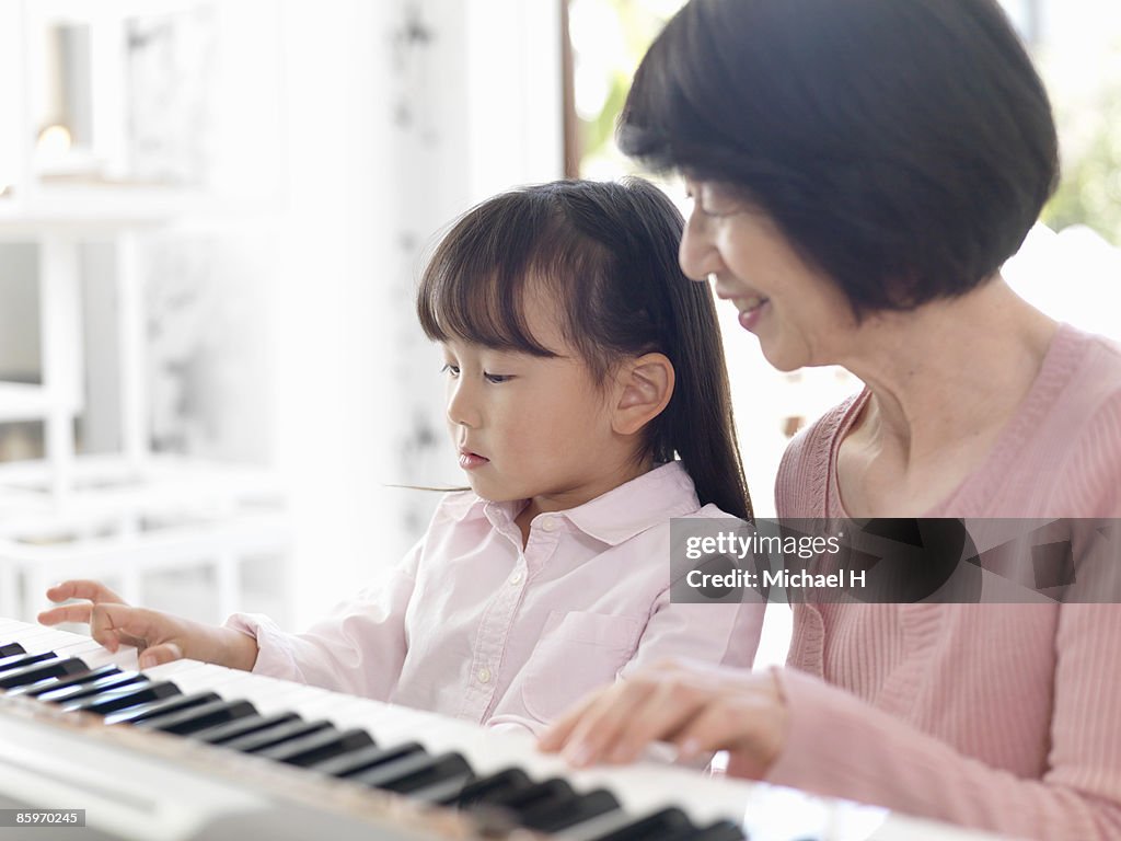 Girl who practices piano with grandma
