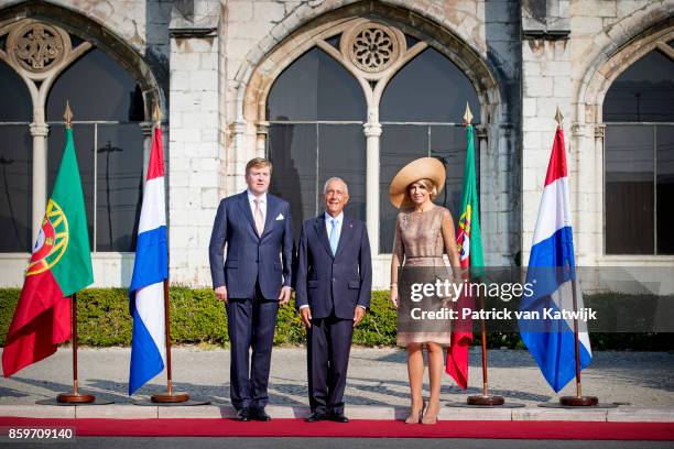 King Willem-Alexander of The Netherlands and Queen Maxima of The Netherlands are welcomed by President Marcelo Rebelo de Sousa of Portugal during an...