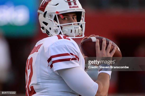 Quarterback Alex Hornibrook of the Wisconsin Badgers warms up before the game against the Nebraska Cornhuskers at Memorial Stadium on October 7, 2017...