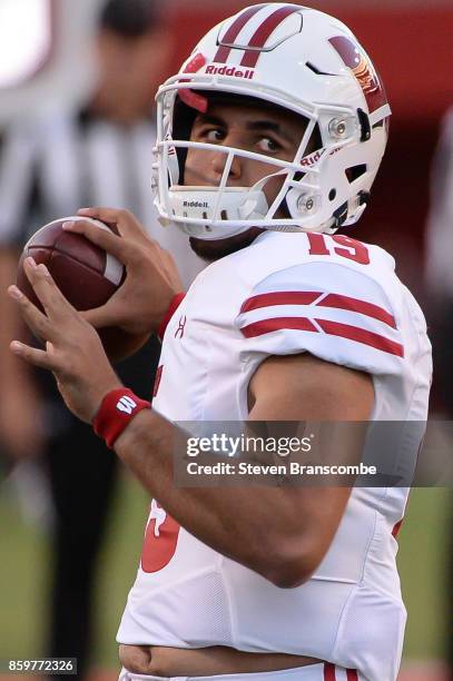 Quarterback Kare Lyles of the Wisconsin Badgers warms up before the game against the Nebraska Cornhuskers at Memorial Stadium on October 7, 2017 in...