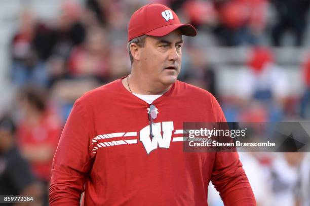 Head coach Paul Chryst of the Wisconsin Badgers before the game against the Nebraska Cornhuskers at Memorial Stadium on October 7, 2017 in Lincoln,...