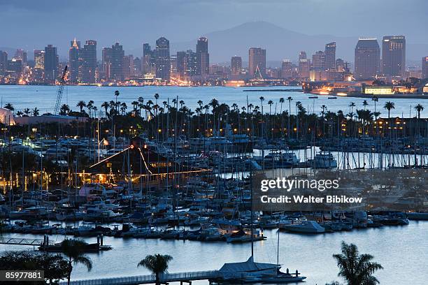 city and shelter island yacht basin - ロマ岬 ストックフォトと画像