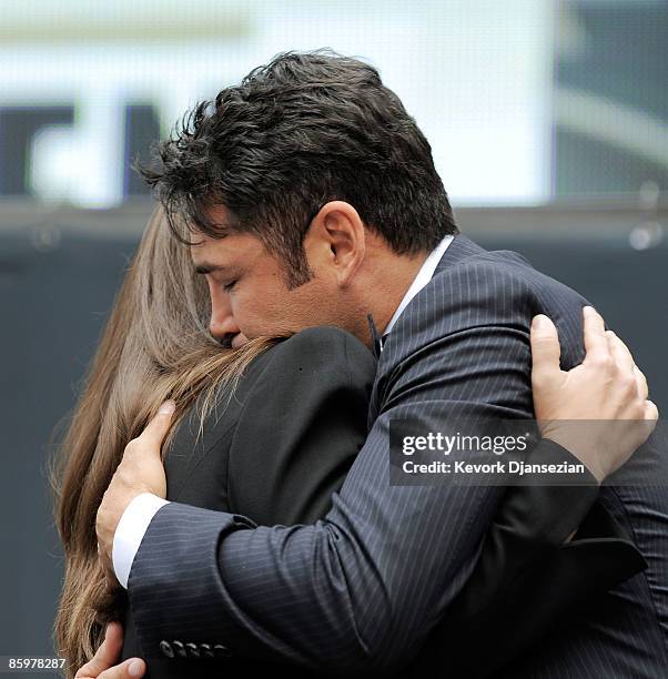 Boxer Oscar De La Hoya hugs his wife Millie Corretjer after announcing his retirement from boxing on April 14, 2009 at Staples Center in Los Angeles,...