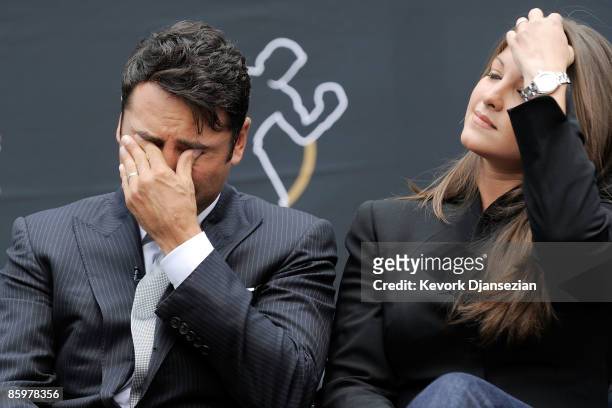 Boxer Oscar De La Hoya reacts after announcing his retirement from boxing as his wife Millie Corretjer looks on April 14, 2009 at Staples Center in...