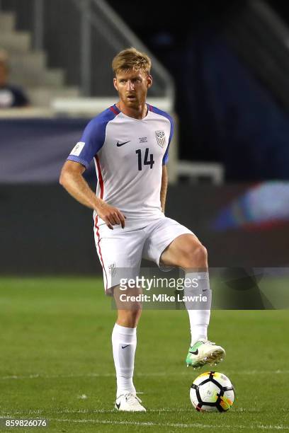 Tim Ream of the United States controls the ball against Costa Rica during the FIFA 2018 World Cup Qualifier at Red Bull Arena on September 1, 2017 in...