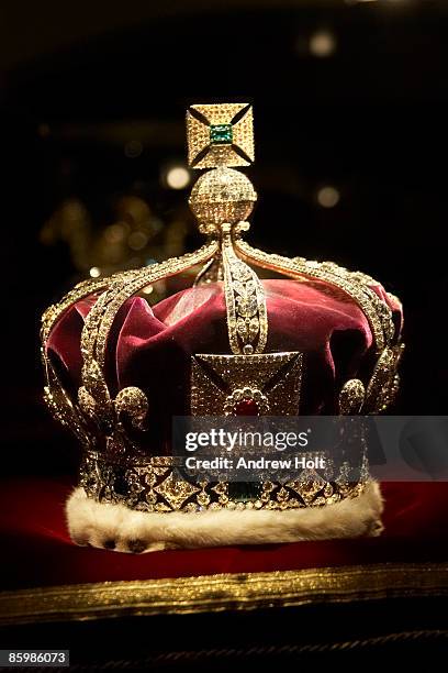 imperial state crown in tower of london - british crown stock pictures, royalty-free photos & images