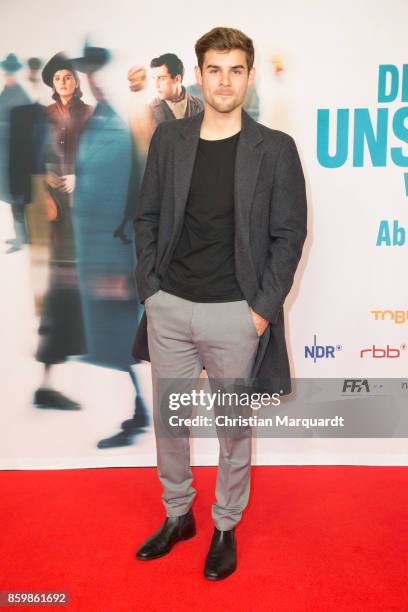 Lucas Reiber attends the premiere of 'Die Unsichtbaren' at Kino International on October 10, 2017 in Berlin, Germany.