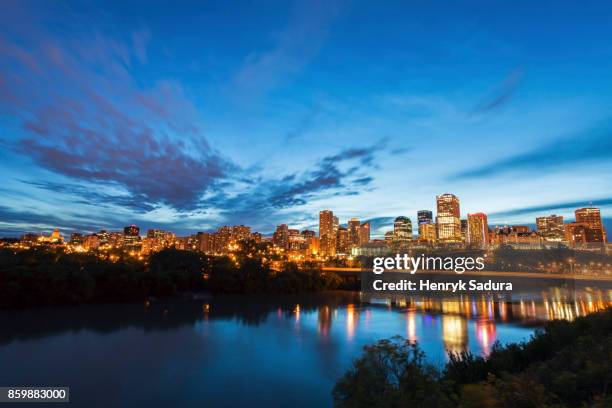 evening in edmonton - edmonton fotografías e imágenes de stock