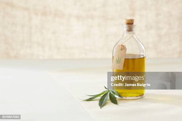 medicinal oil made from cannabis - cannabis oil fotografías e imágenes de stock