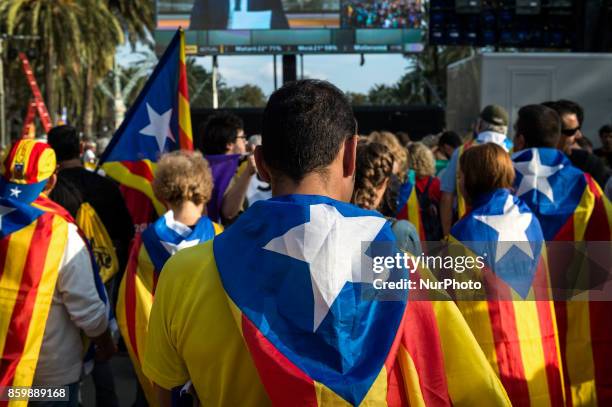 Thousands of people gathered at the Arc de Triomphe to hear President Carls Puigdemont's speech about the Declaration of Independence of Catalonia....