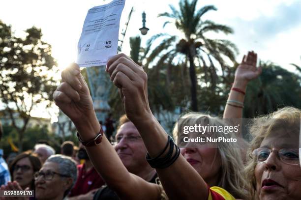 Thousands of people gathered at the Arc de Triomphe to hear President Carls Puigdemont's speech about the Declaration of Independence of Catalonia....