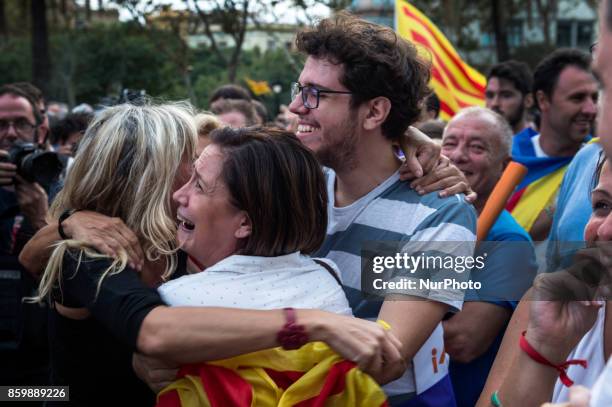 Thousands of people gathered at the Arc de Triomphe to hear President Carls Puigdemont's speech about the Declaration of Independence of Catalonia....