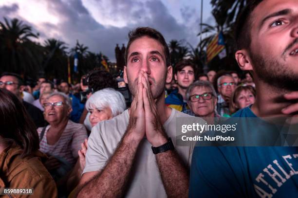 Thousands of people gathered at the Arc de Triomphe to hear President Carls Puigdemont's speech about the Declaration of Independence of Catalonia....