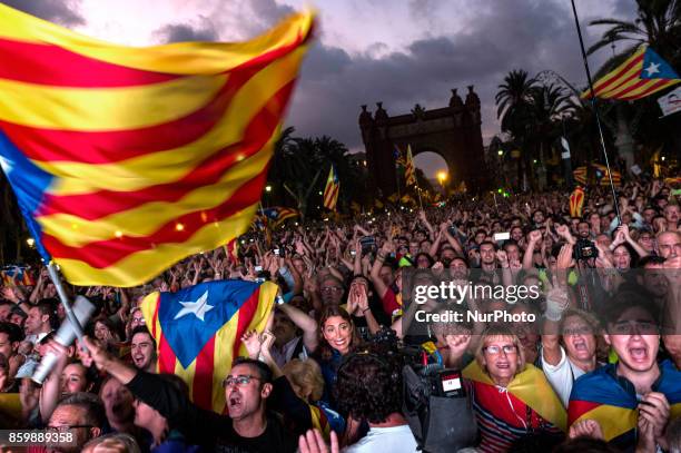 Thousands of people gathered at the Arc de Triomphe to hear President Carls Puigdemont's speech about the Declaration of Independence of Catalonia....