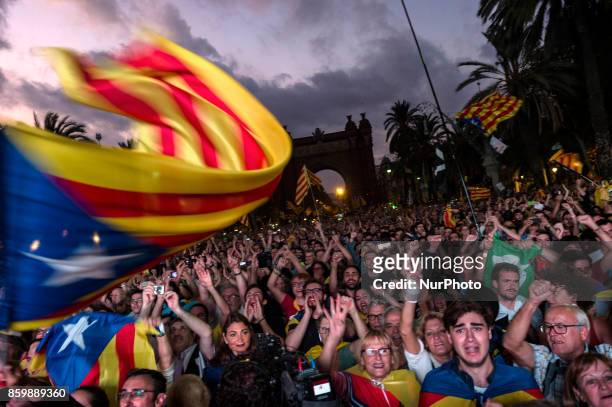 Thousands of people gathered at the Arc de Triomphe to hear President Carls Puigdemont's speech about the Declaration of Independence of Catalonia....