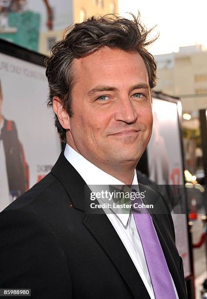 Actor Matthew Perry arrives at the premiere of Warner Bros. "17 Again" held at Grauman's Chinese Theatre on April 14, 2009 in Hollywood, California.