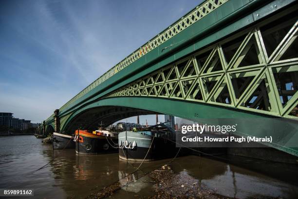 battersea bridge: architectural design & colour - ponte battersea imagens e fotografias de stock