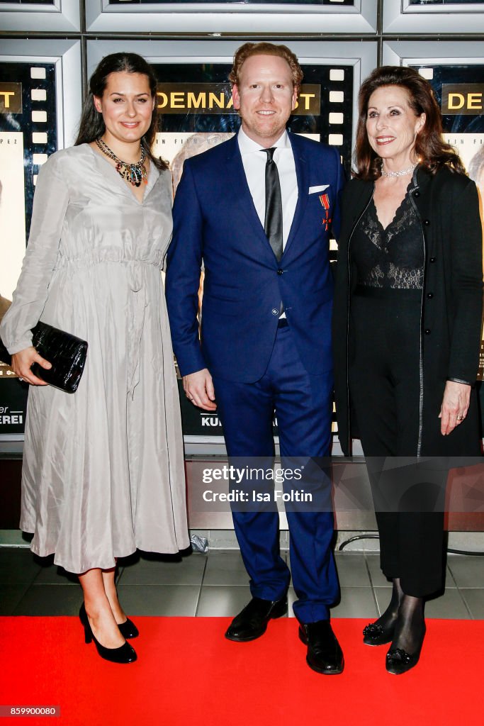 Violinist Daniel Hope with his wife Silvana Hope and his mother