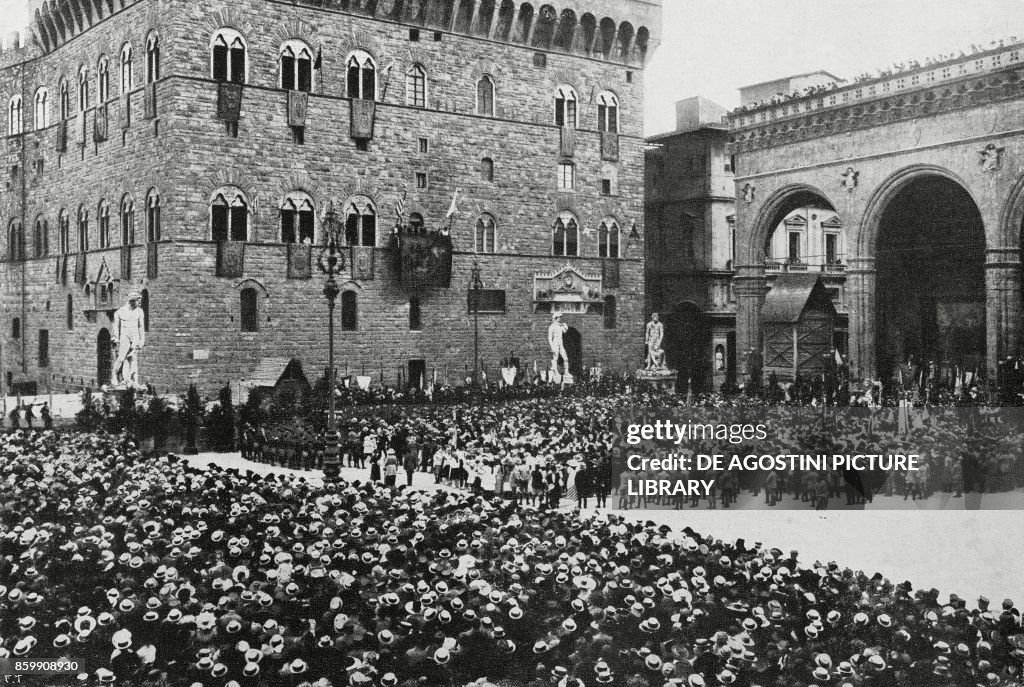 Mayor Pier Francesco Serragli proclaiming US President Thomas Woodrow Wilson honorary citizen, Piazza della Signoria, Florence, Italy, from l'Illustrazione Italiana, Year XLV, No 28, July 14, 1918