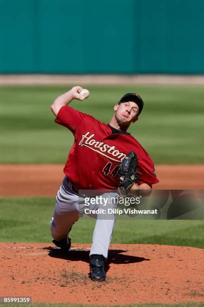 Starting pitcher Roy Oswalt of the Houston Astros pitches against the St. Louis Cardinals on April 11, 2009 at Busch Stadium in St. Louis, Missouri....