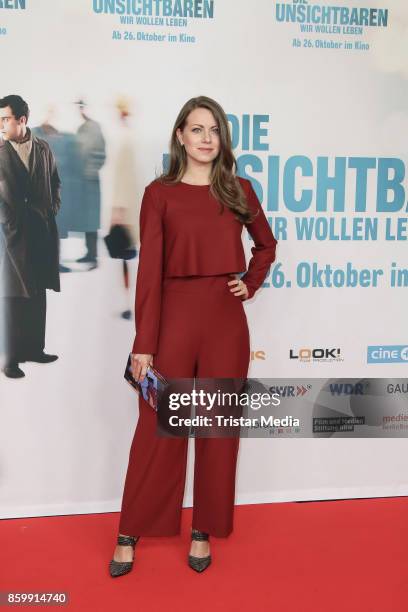 German actress Alice Dwyer attends the 'Die Unsichtbaren' Premiere at Kino International on October 10, 2017 in Berlin, Germany.