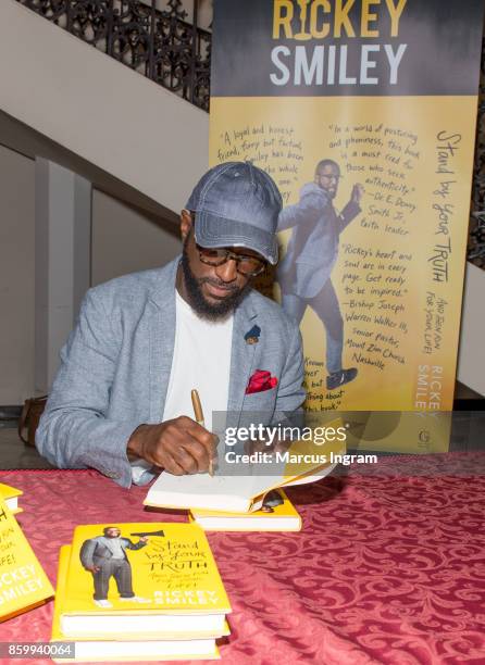 Comedian and author Rickey Smiley attends The House Of Hope Atlanta to promote his book tour 'Stand By Your Truth' on October 8, 2017 in Decatur,...