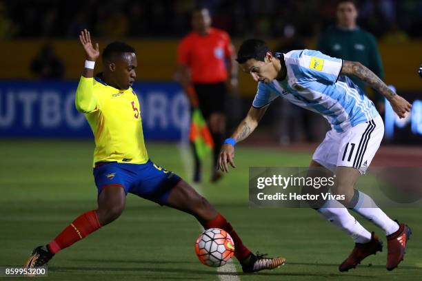 Alex Ibarra of Ecuador struggles for the ball with Angel Di Maria of Argentina during a match between Ecuador and Argentina as part of FIFA 2018...