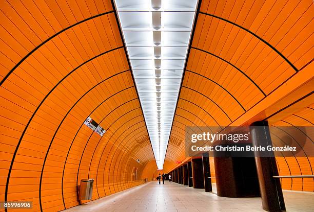 u-bahn marienplatz - ubahn station stockfoto's en -beelden