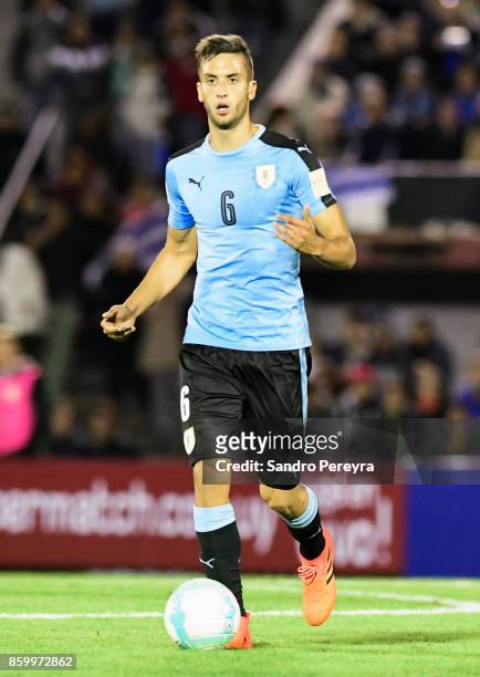 Rodrigo Bentancur of Uruguay drives the ball during a match between Uruguay and Bolivia as part of FIFA 2018 World Cup Qualifiers at Centenario...