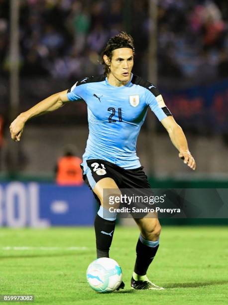 Edinson Cavani of Uruguay drives the ball during a match between Uruguay and Bolivia as part of FIFA 2018 World Cup Qualifiers at Centenario Stadium...